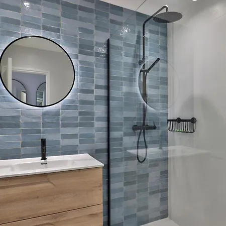Incroyable Vue Mer, 2 Pieces Refait A Neuf Avec Piscine Sur Le Toit/ Wifi/ac * Nice
